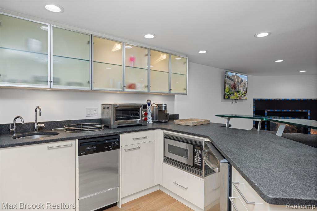7102 Alta Vista Drive, West Bloomfield, MI — Photo 50