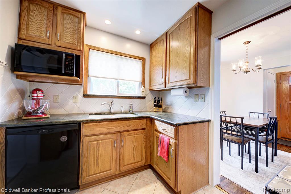 702 Woodlawn Avenue, Royal Oak, MI 48073 — Photo 13