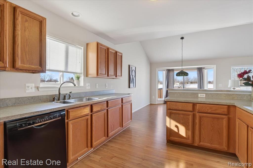 460 Golf Villa Drive, 9, Oxford, MI 48371 — Photo 15