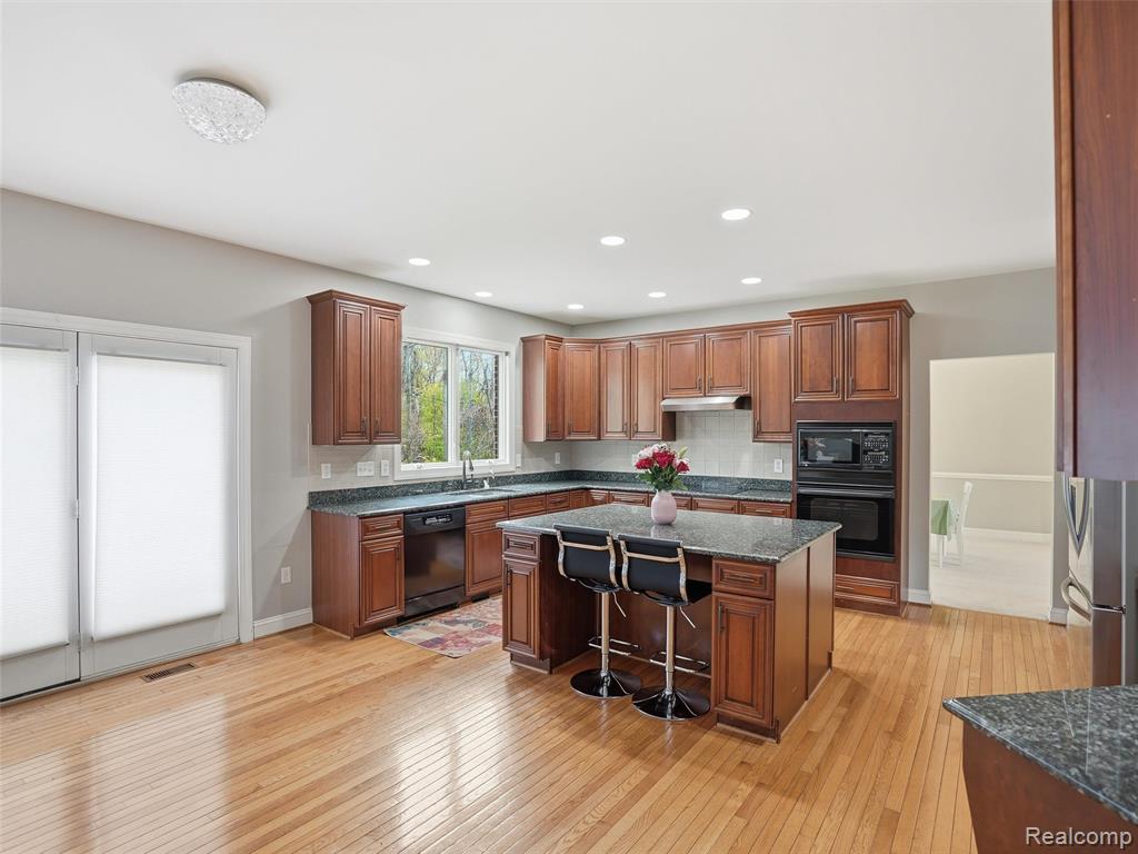 5318 Glenwood Creek, Clarkston, MI 48348 — Photo 19