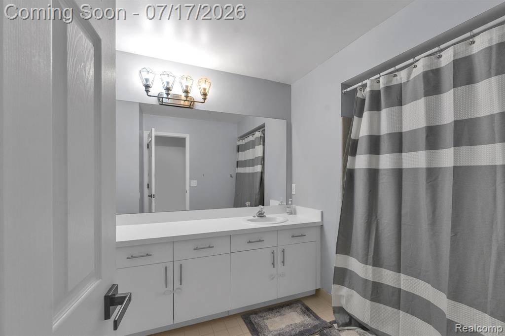 6081 Beachwood Drive, West Bloomfield, MI 48324 — Photo 37
