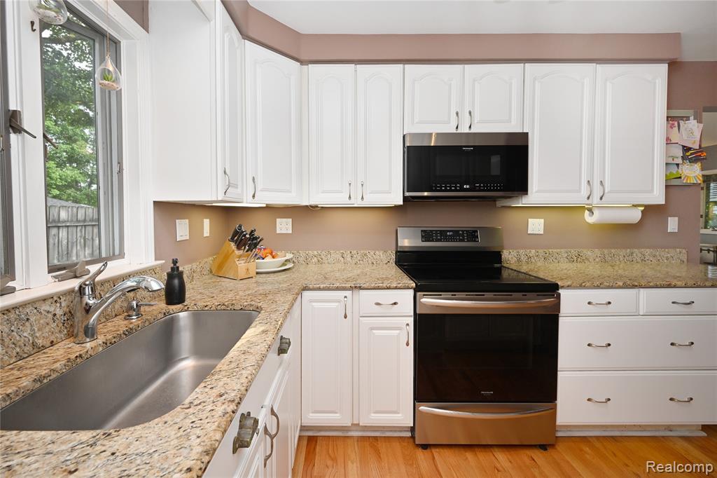618 W Houstonia Avenue, Royal Oak, MI 48073 — Photo 9