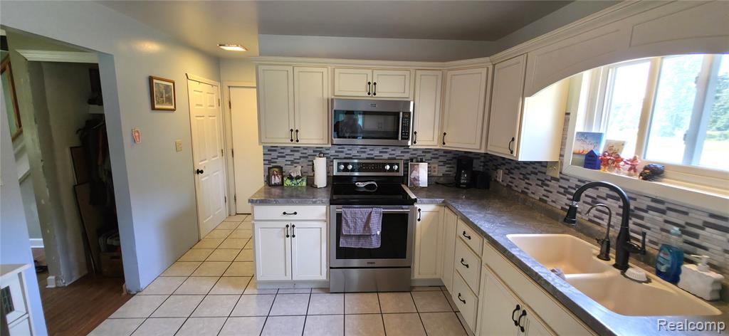 1295 Byrnes Drive, Clio, MI 48420 — Photo 8