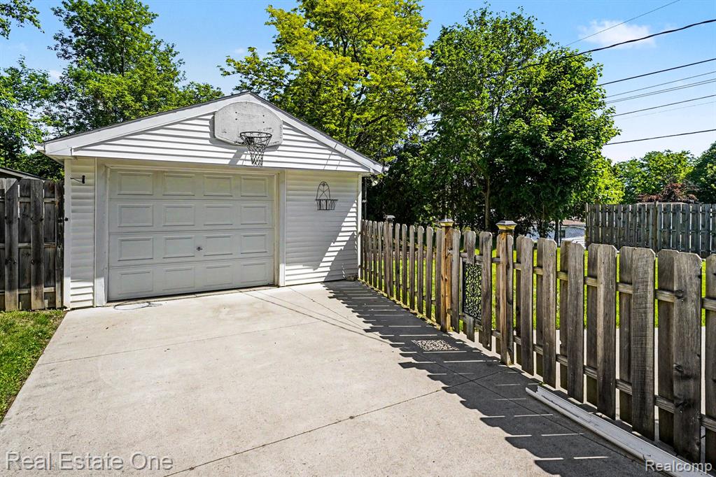 769 Manordale Court, Milford, MI 48381 — Photo 27