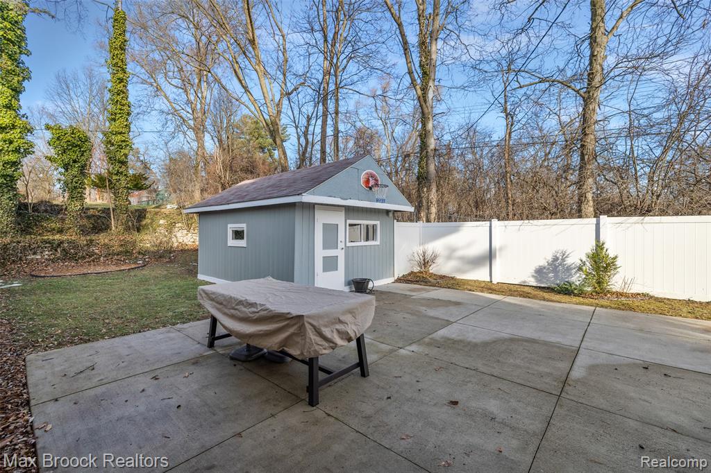 5645 Eastman Boulevard, West Bloomfield, MI 48323 — Photo 18