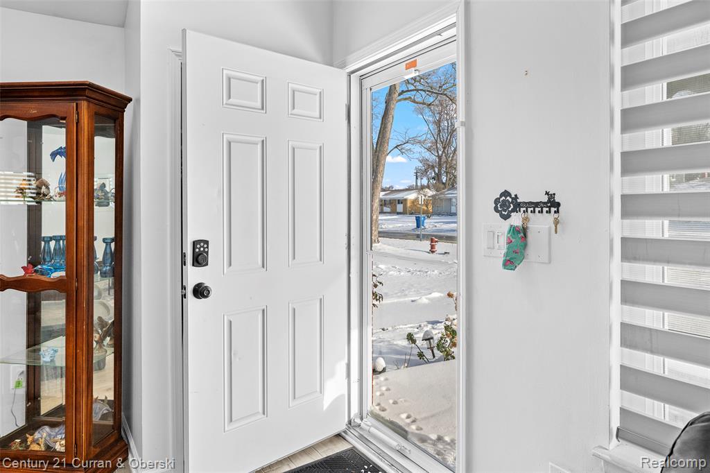 5955 N Silvery Lane, Dearborn Heights, MI 48127 — Photo 3