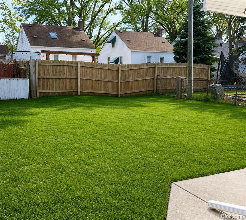 557 WHITE Avenue, Lincoln Park, MI 48146 — Photo 3