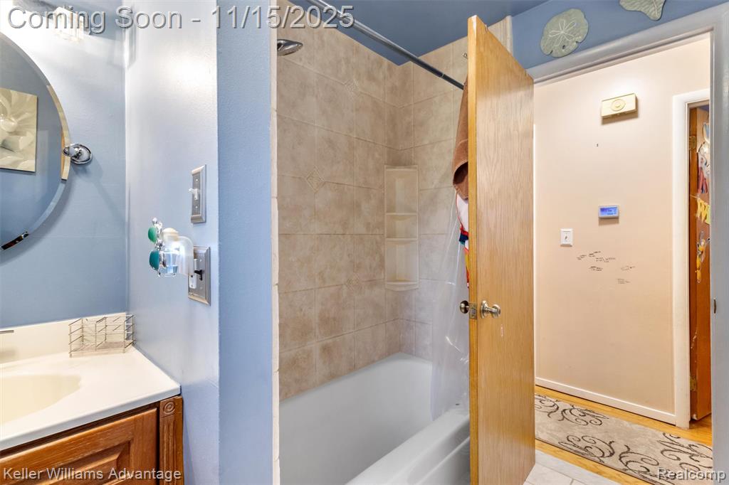 9243 Knolson Street, Livonia, MI 48150 — Photo 11