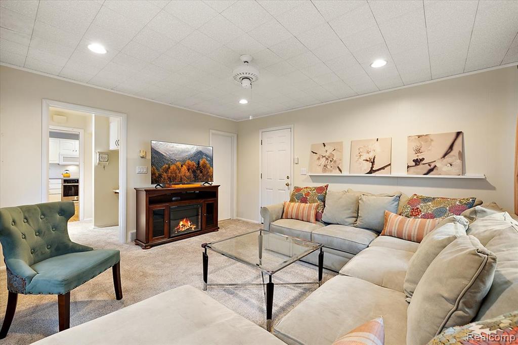 4399 Midrow Road, Waterford, MI 48329 — Photo 19
