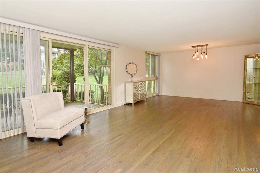 4041 W MAPLE Road, E101, Bloomfield Hills, MI 48301 — Photo 3