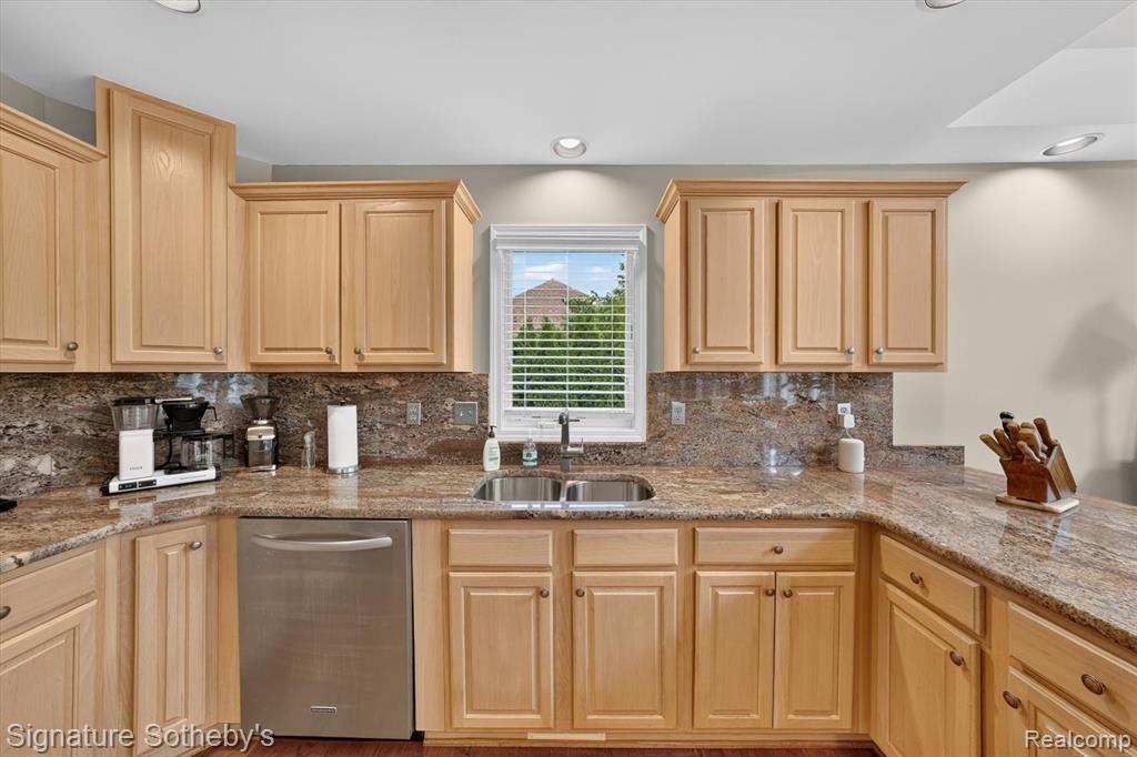 9880 Boulder Court, Davisburg, MI 48350 — Photo 16