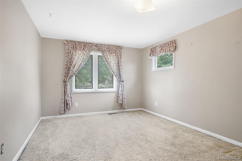 822 Keaton Drive, Troy, MI 48098 — Photo 16