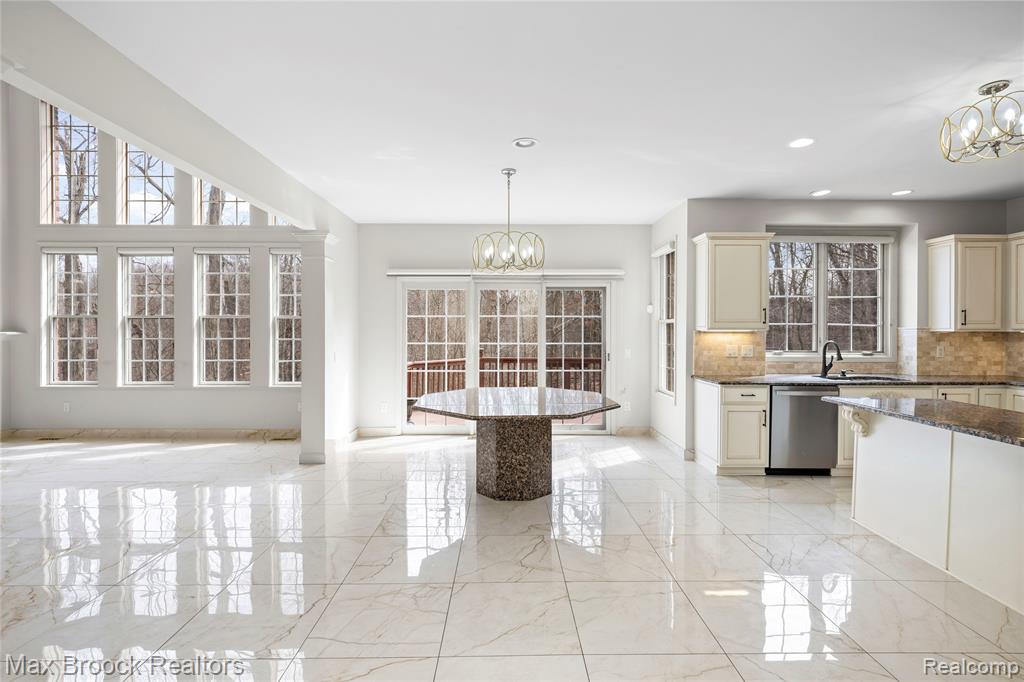 7083 Chatham Court, West Bloomfield, MI — Photo 14