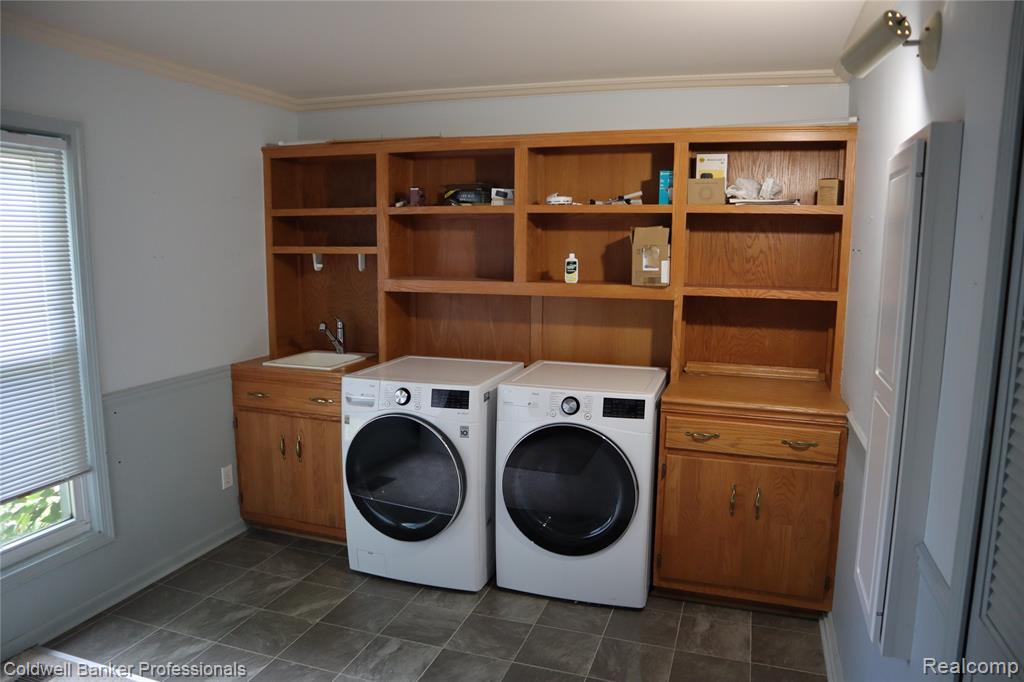 5435 S Sycamore Drive, Burton, MI 48509 — Photo 15