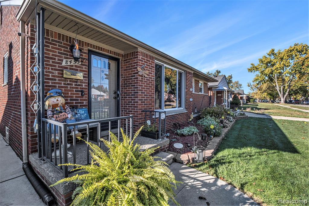 8455 Salem Lane, Dearborn Heights, MI 48127 — Photo 2