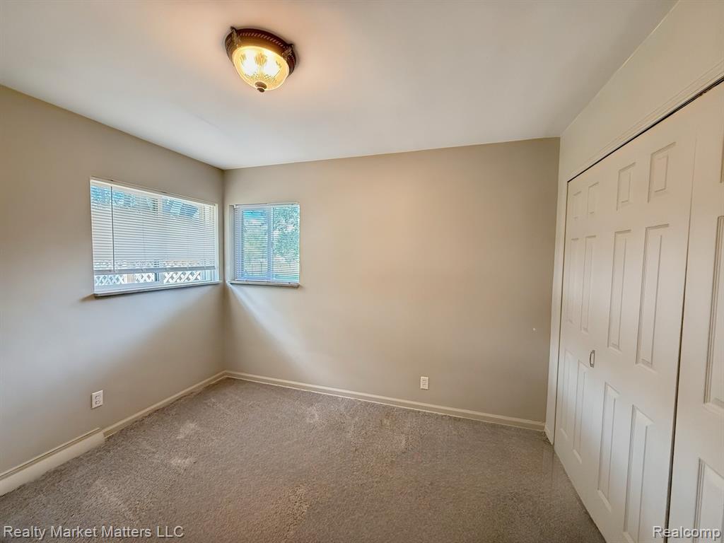4424 Killarney Park Drive, Burton, MI 48529 — Photo 16