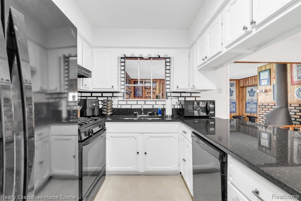 8540 Russell Street, Shelby Twp, MI 48317 — Photo 17
