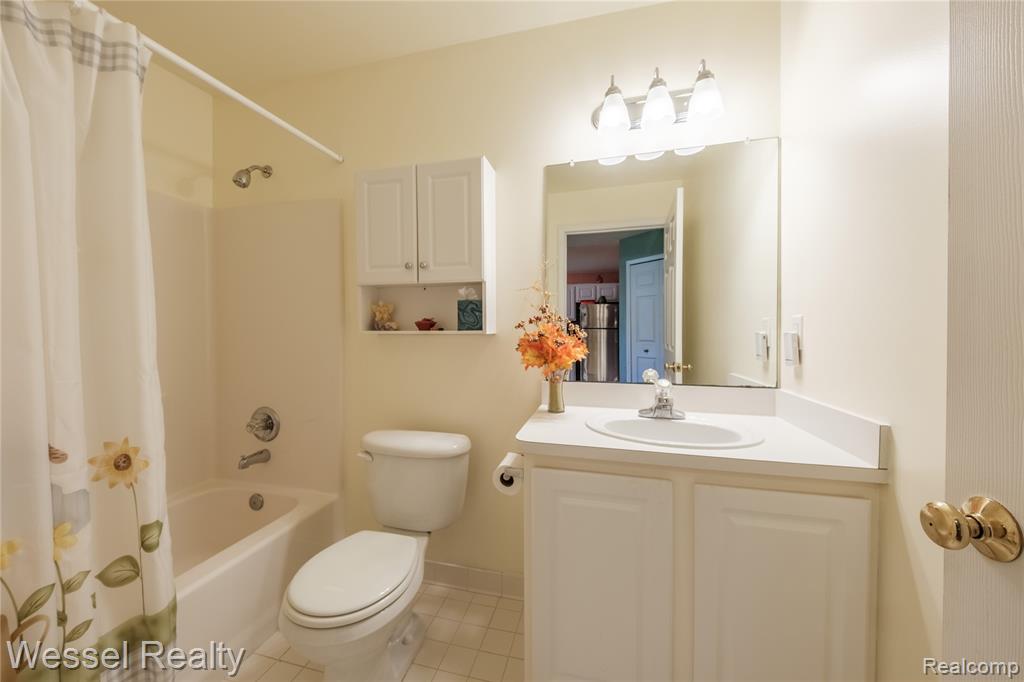 55094 Westchester Drive, 36, Shelby Twp, MI 48316 — Photo 18