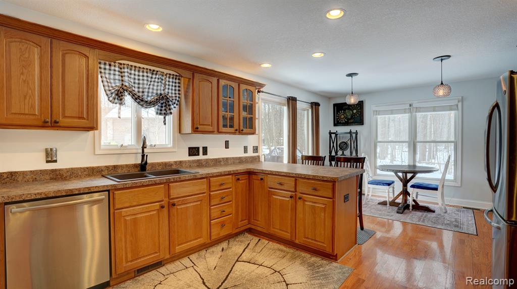 9270 OAKVIEW Drive, Swartz Creek, MI 48473 — Photo 9
