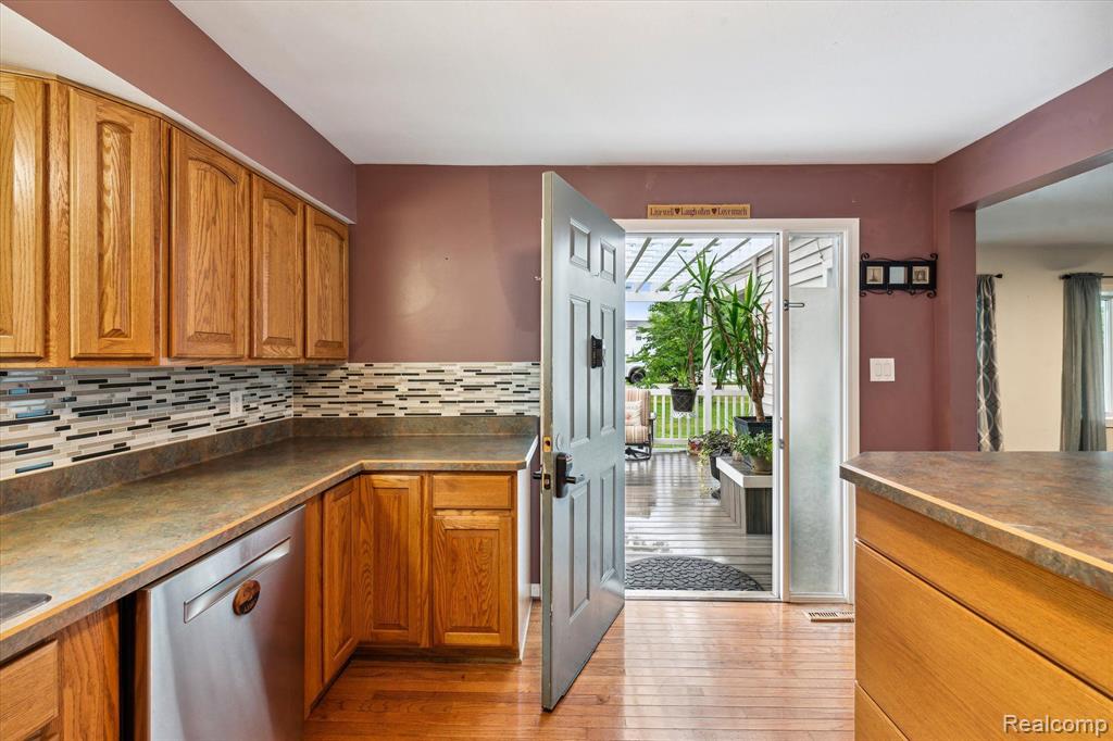 9849 WOODLAND Court, Ypsilanti, MI 48197 — Photo 12