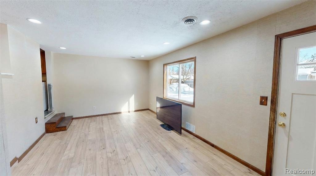 5465 Johnson Road, Flushing, MI 48433 — Photo 26