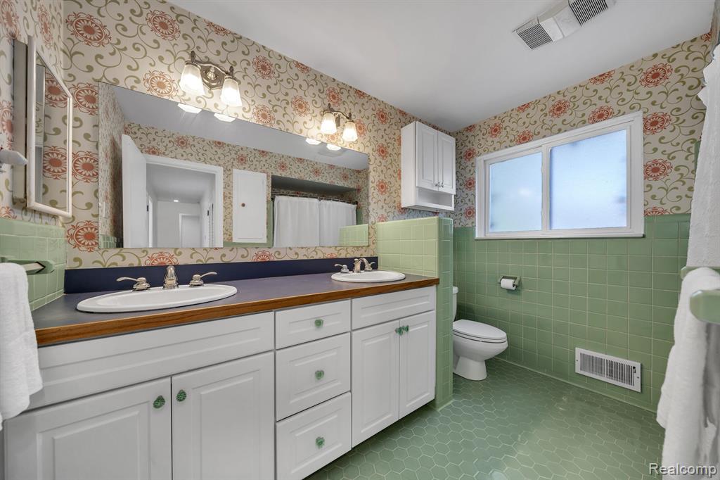 4540 BURNLEY Drive, Bloomfield Hills, MI 48304 — Photo 19