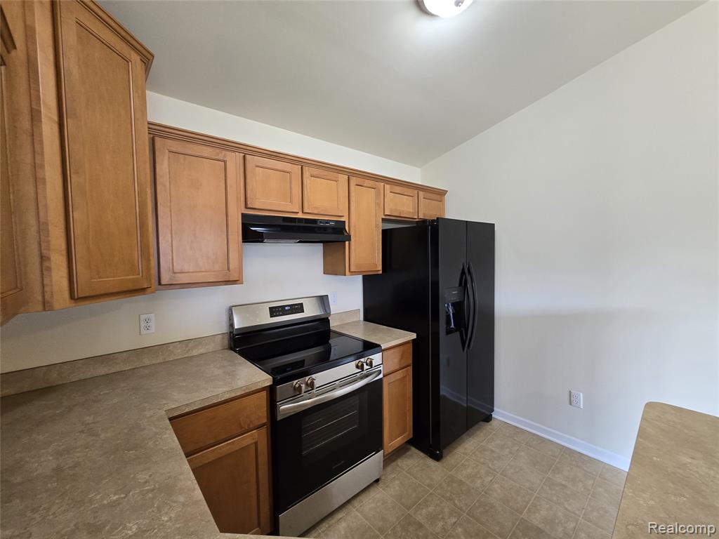 27601 Hidden Oaks Drive, Brownstown, MI 48183 — Photo 3