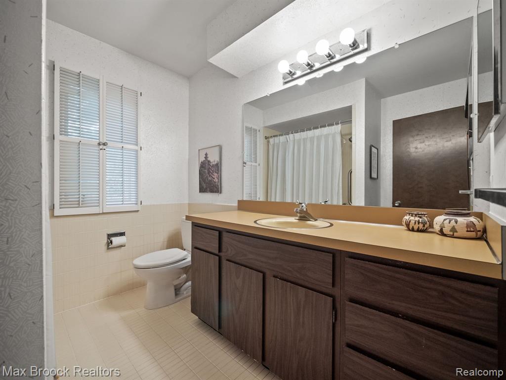 7448 STONY RIVER Court, Bloomfield Hills, MI 48301 — Photo 18