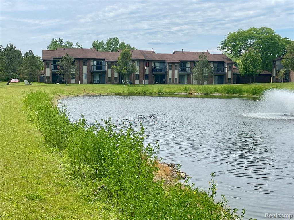 33765 Pondview Circle, Livonia, MI 48152 — Photo 5