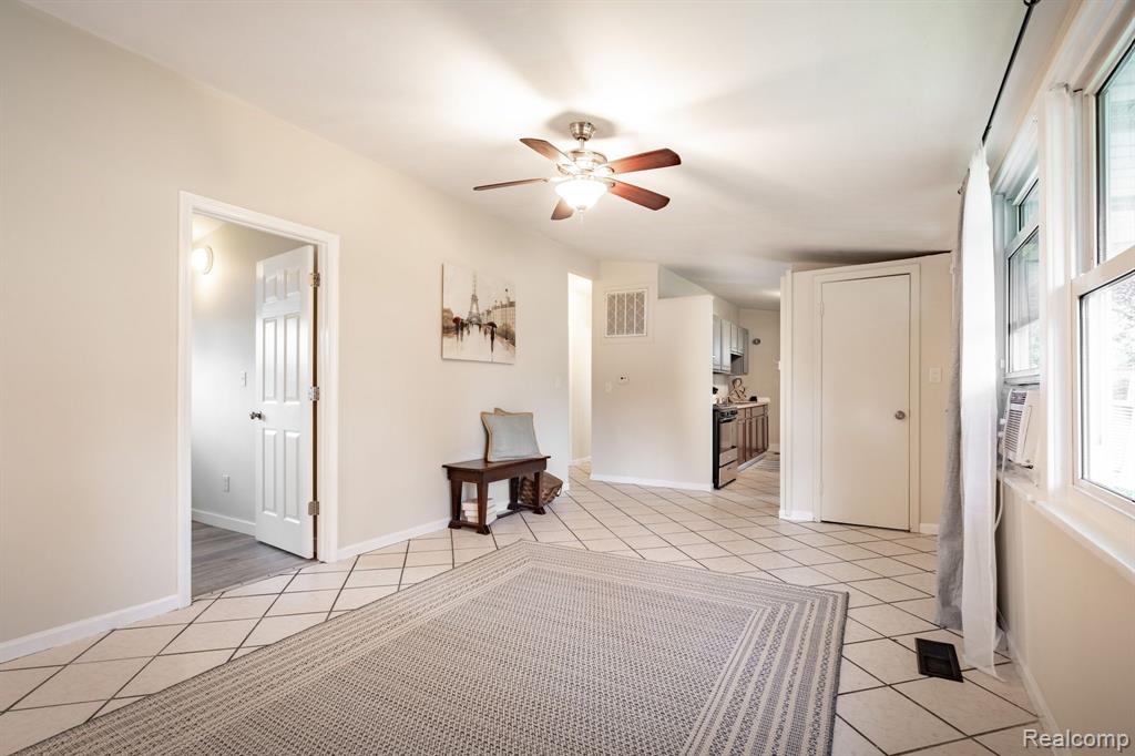 710 ROBINWOOD Street, Pontiac, MI 48340 — Photo 5