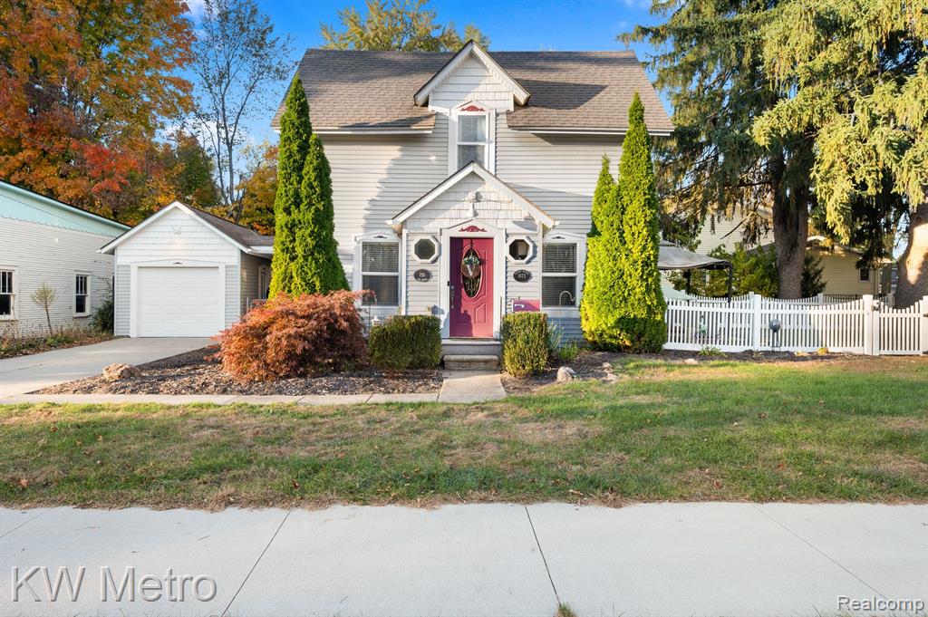 735 E HURON Street, Milford, MI 48381 — front exterior