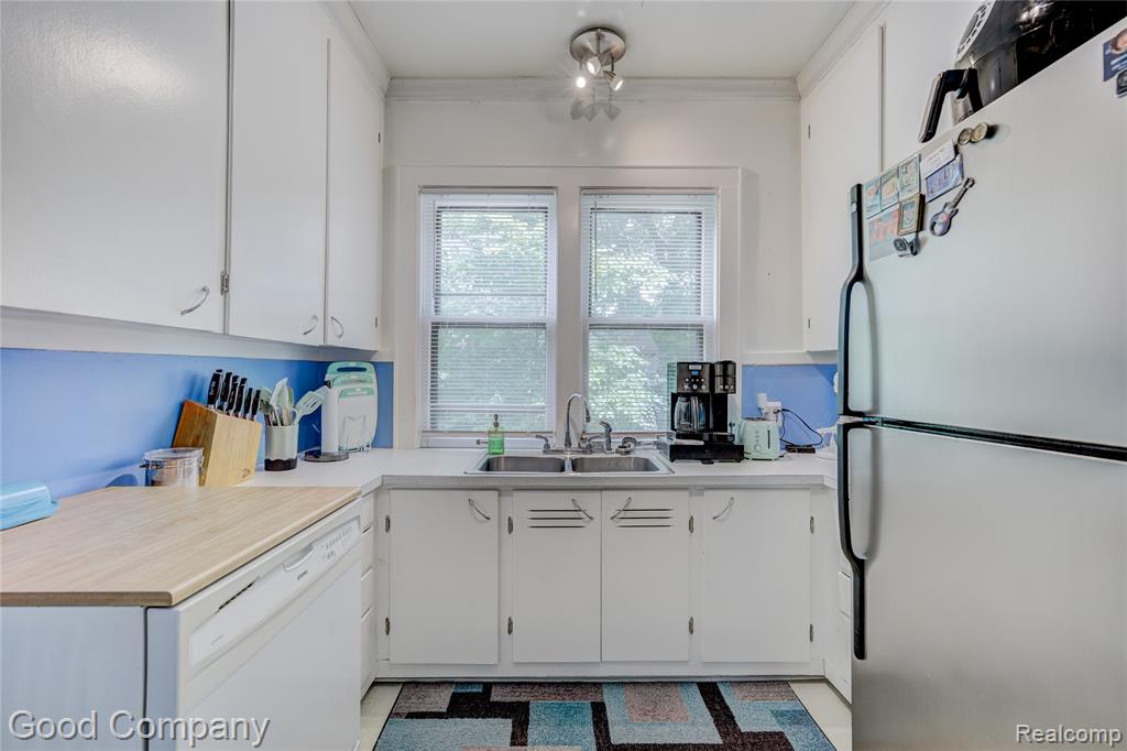 925 W Hazelhurst Street, Ferndale, MI 48220 — Photo 13