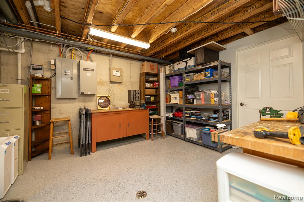 7185 Elderwood Circle, Clarkston, MI — Photo 41