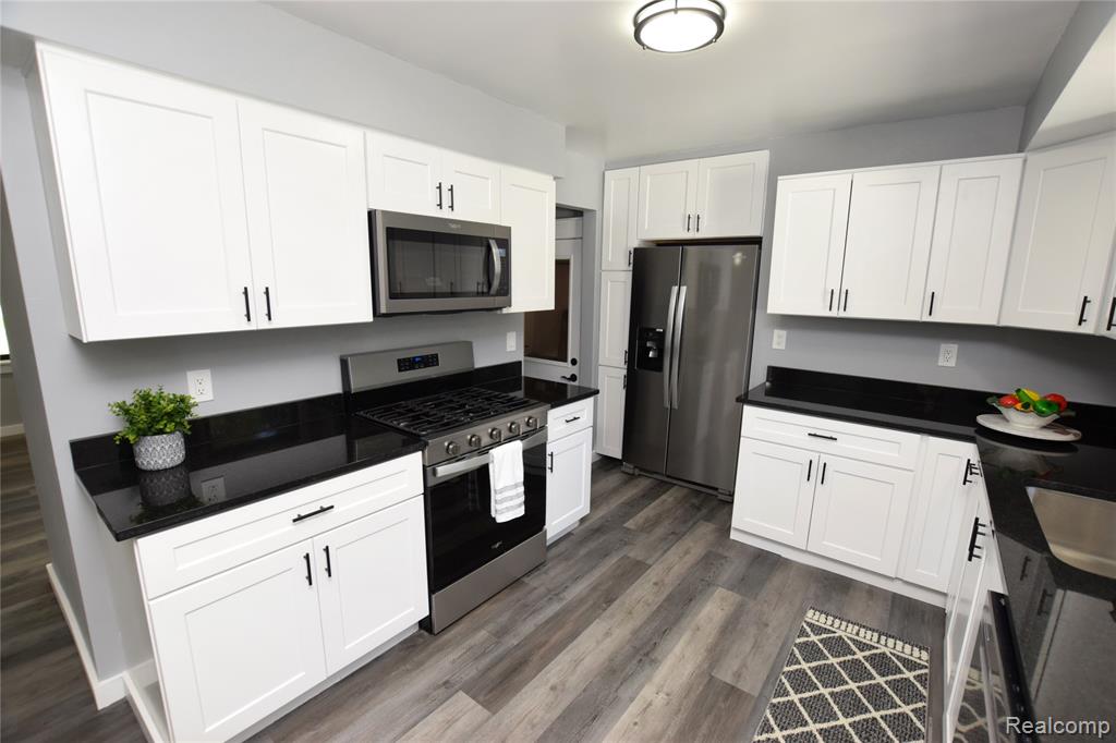 5187 Lippincott Boulevard, Burton, MI 48519 — Photo 4