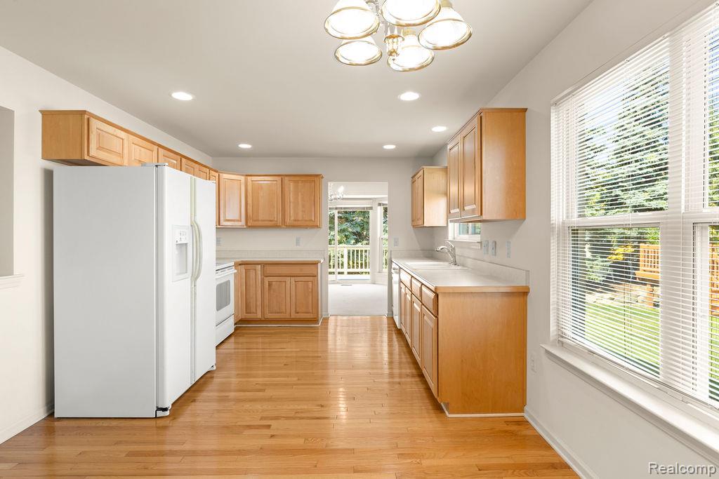43120 Creek Court, 81, Clinton Twp, MI 48038 — Photo 17