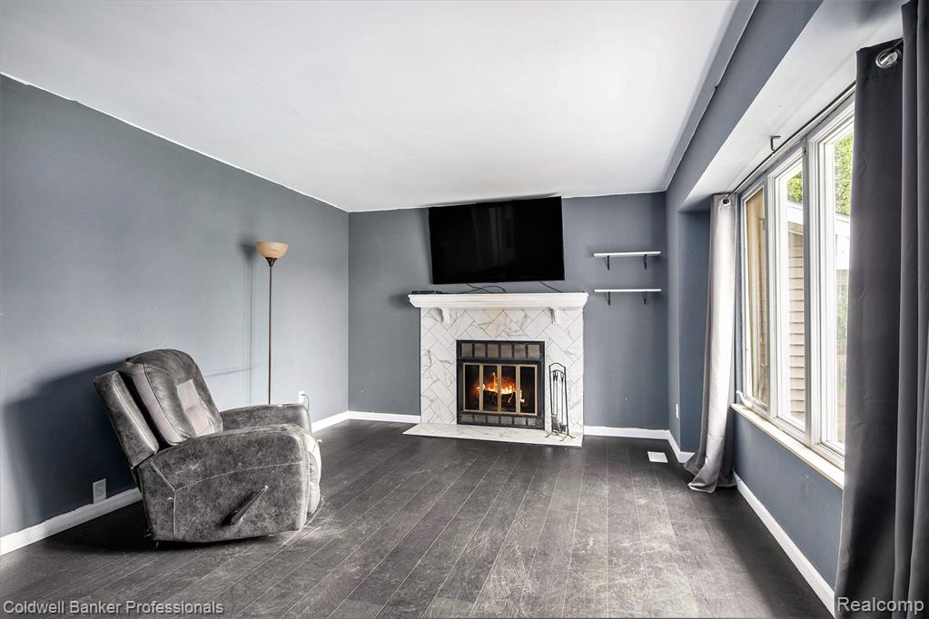 6408 E Court Street S, Burton, MI 48509 — Photo 3