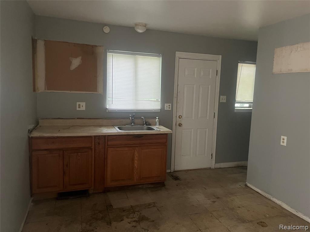 6911 Evergreen Avenue, Detroit, MI 48228 — Photo 3