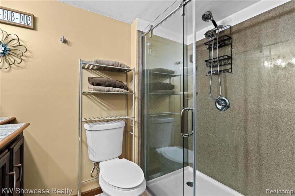 4665 Lakeborn Drive, White Lake, MI 48383 — Photo 23
