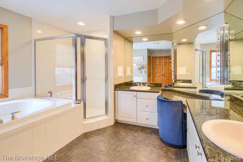 5475 Woodfield Parkway, Grand Blanc, MI 48439 — Photo 57