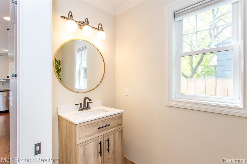 924 N Maple Avenue, Royal Oak, MI 48067 — Photo 27