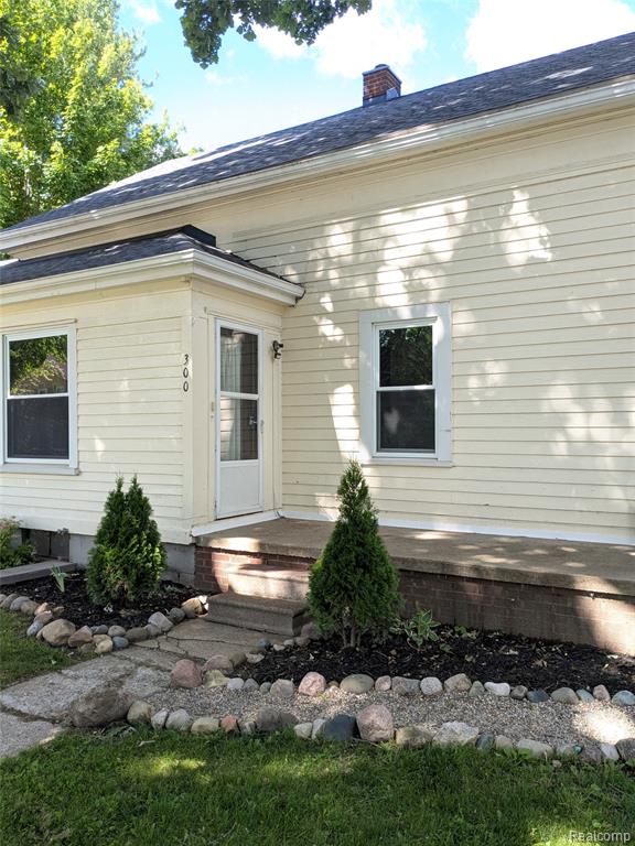 300 Bristol Street S, Almont, MI 48003 — Photo 4
