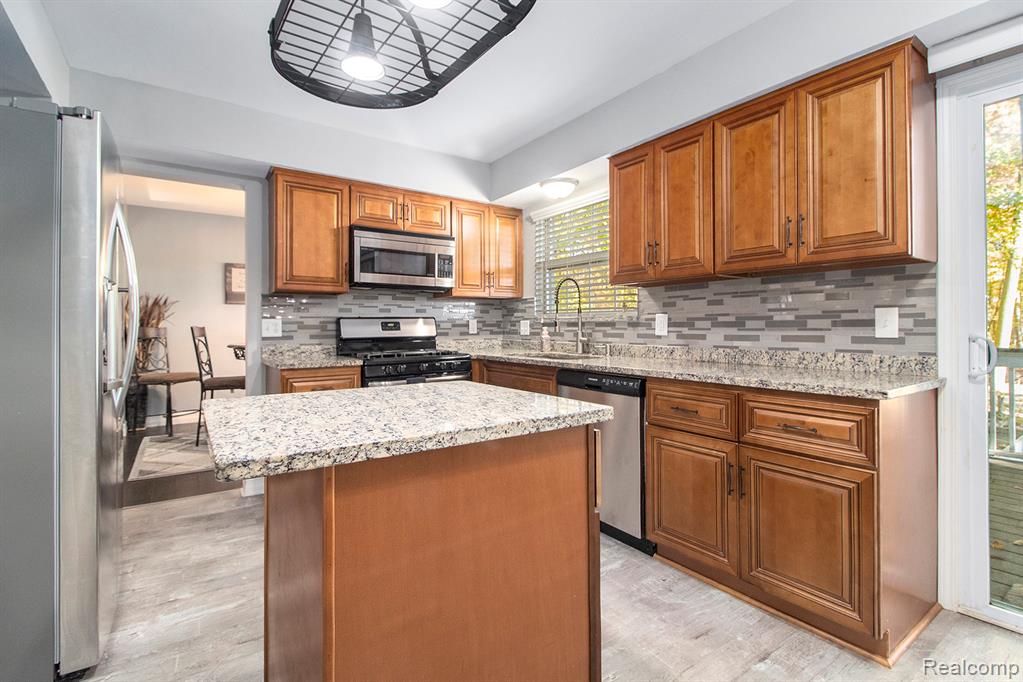 7946 Moonwood Place, Westland, MI — Photo 10