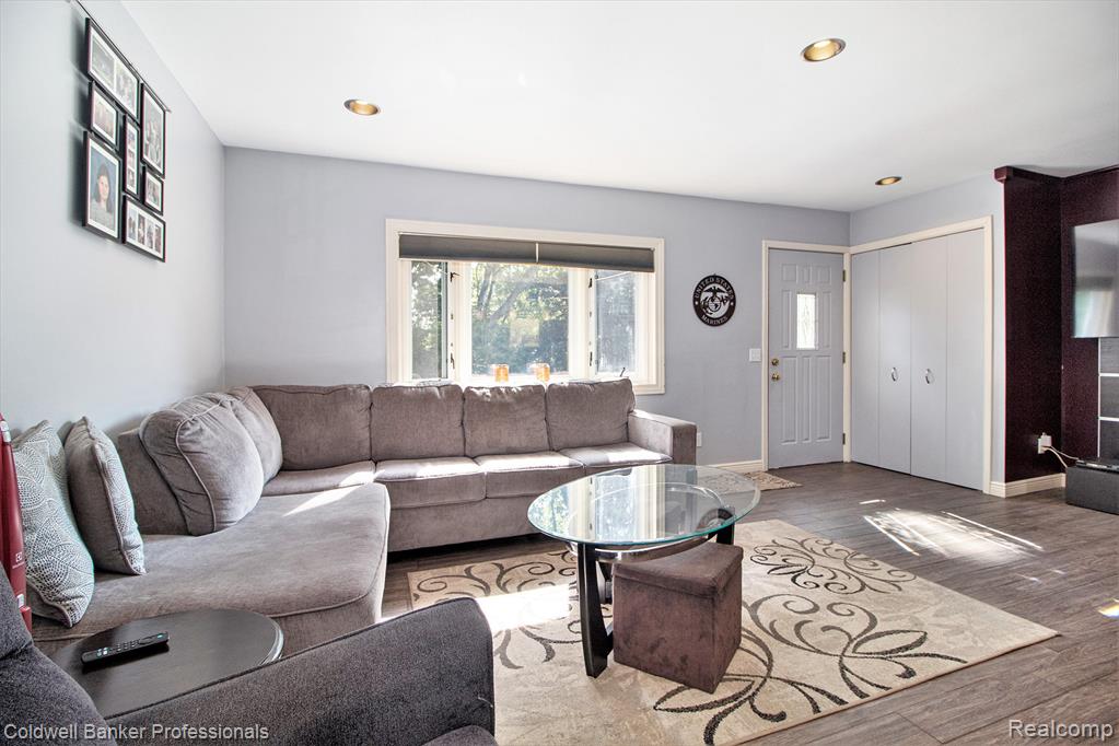 5885 Rockcroft Boulevard, Clarkston, MI — Photo 4