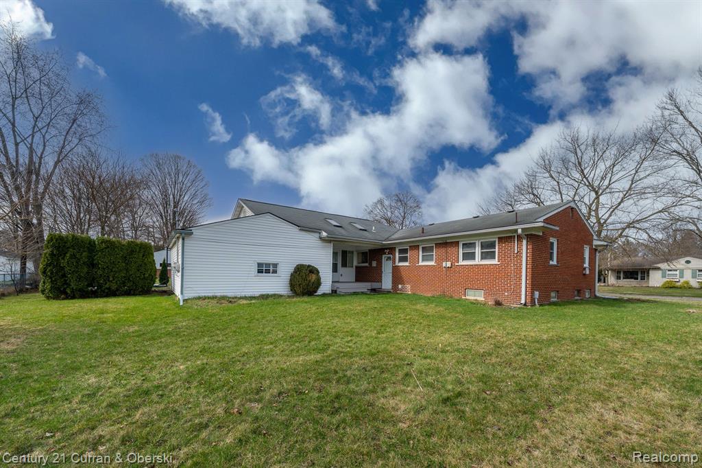 430 S WILLIAMSBURY Road, Bloomfield Hills, MI 48301 — Photo 27