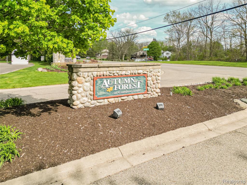 5221 Sandlewood Drive, Commerce Twp, MI 48382 — Photo 80