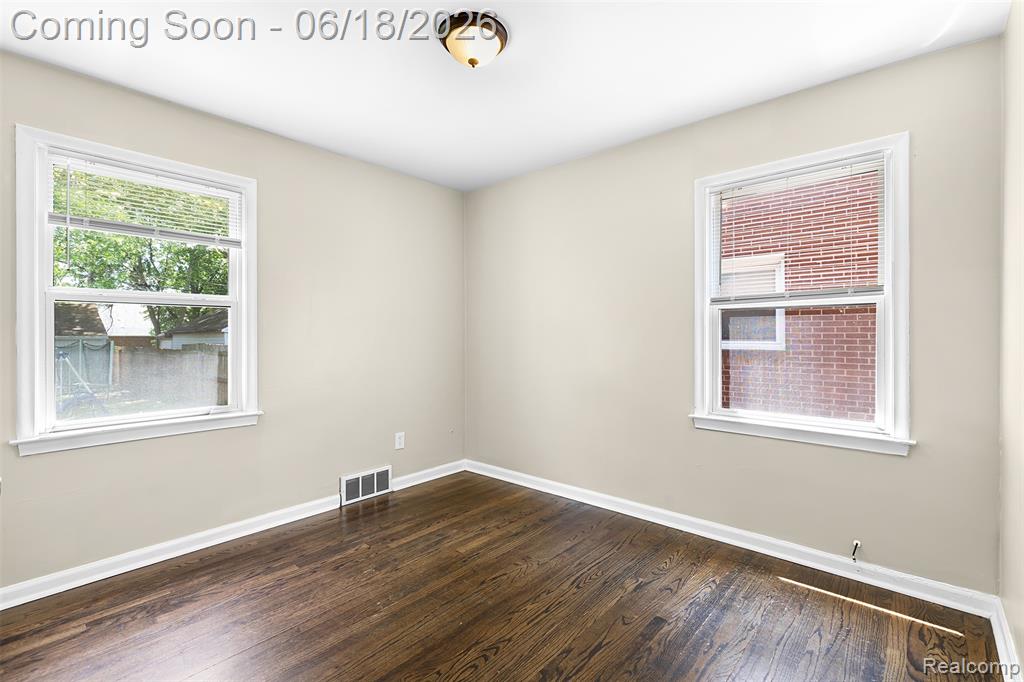 19296 Berden Street, Harper Woods, MI 48225 — Photo 7