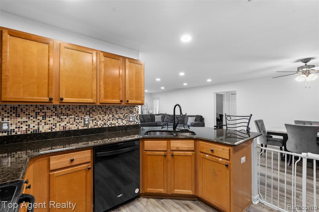 45512 Hidden View Court, Utica, MI 48315 — Photo 14