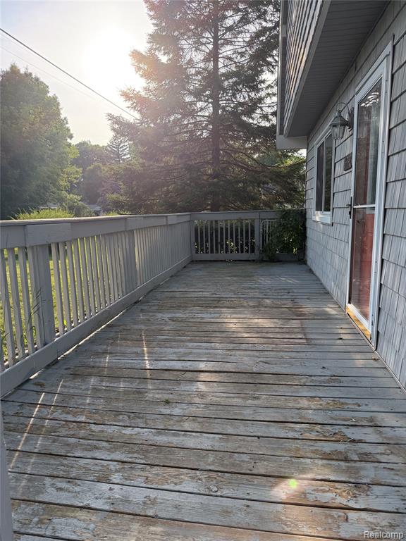 6798 Saline Drive, Waterford, MI 48329 — Photo 2