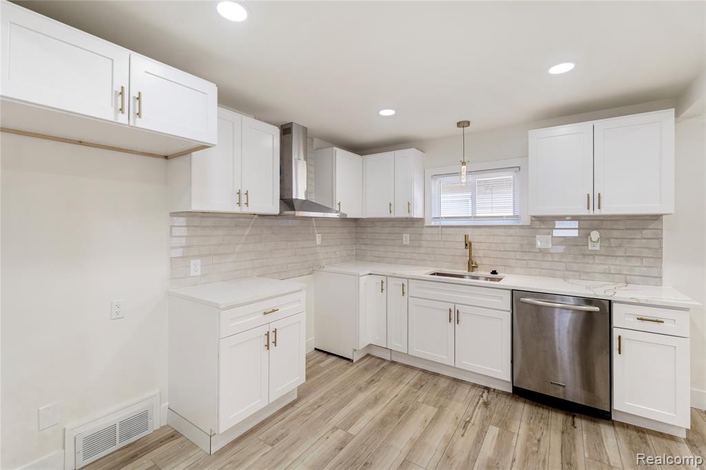 20075 Washtenaw Street, Harper Woods, MI 48225 — Photo 18
