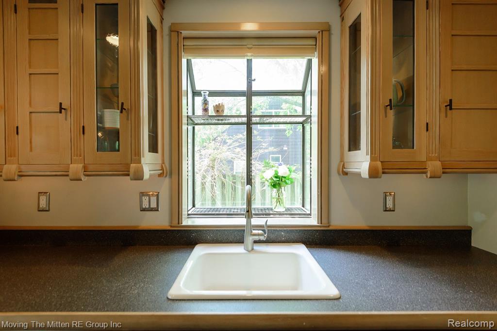 3090 EDGEWOOD Drive, Ann Arbor, MI 48104 — Photo 9